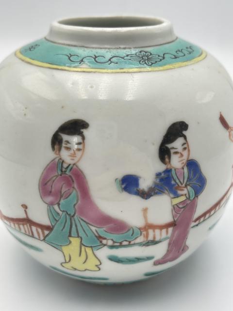 古玩陶瓷上世紀(jì)中期人物紋彩繪蓋罐拍賣,當(dāng)前價(jià)格680元