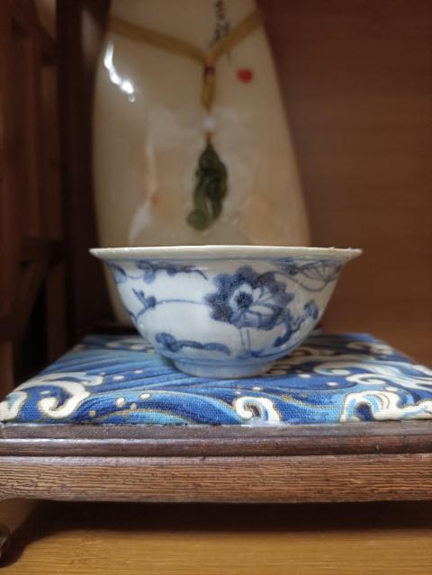 古玩陶瓷明早期  青花纏枝蓮花壓手杯拍賣，當前價格1400元