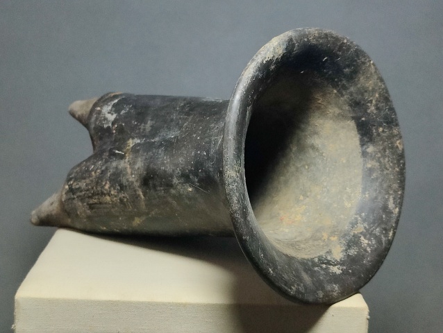 古玩陶瓷黑陶三足鬲拍賣,當前價格18500元