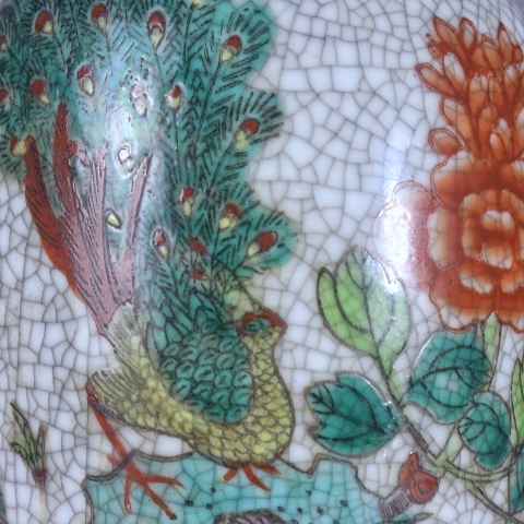 古玩陶瓷【保真】民國·哥釉五彩孔雀牡丹賞瓶拍賣，當(dāng)前價(jià)格1688元