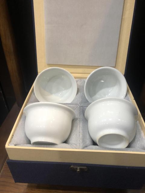 古玩陶瓷創(chuàng)匯?白釉杯(一套四只)拍賣,當(dāng)前價格299元