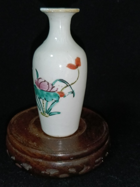 古玩陶瓷清.粉彩花卉紋瓶拍賣,當(dāng)前價(jià)格300元