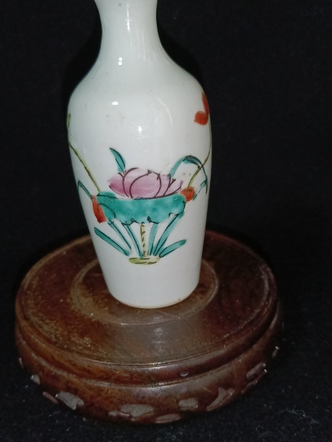古玩陶瓷清.粉彩花卉紋瓶拍賣,當(dāng)前價(jià)格300元