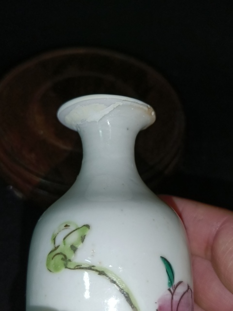 古玩陶瓷清.粉彩花卉紋瓶拍賣,當(dāng)前價(jià)格300元