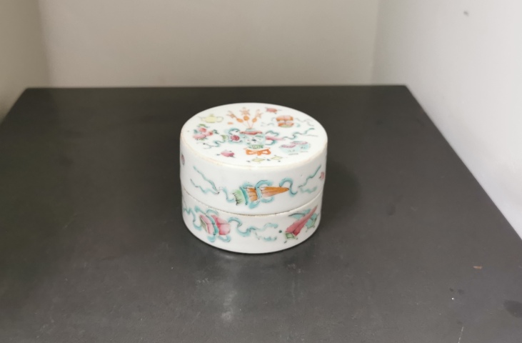 粉彩博古粉盒拍賣，當前價格1500元