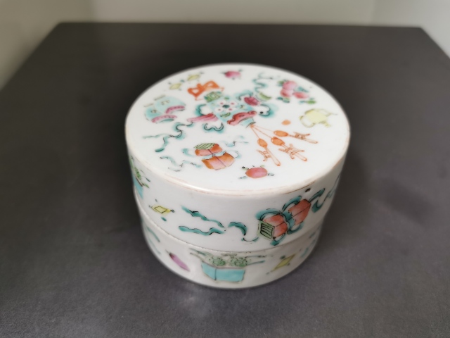 古玩陶瓷粉彩博古粉盒拍賣,當(dāng)前價(jià)格1500元
