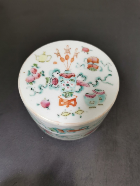 古玩陶瓷粉彩博古粉盒拍賣,當(dāng)前價(jià)格1500元