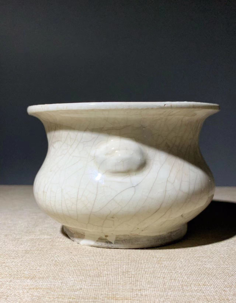 古玩陶瓷(清末民初)仿哥釉獸耳香爐拍賣,當前價格0元