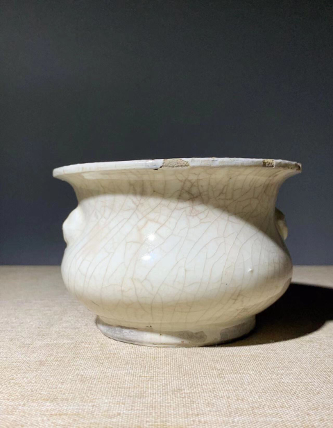 古玩陶瓷(清末民初)仿哥釉獸耳香爐拍賣,當前價格0元