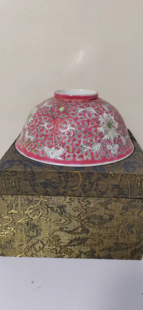 古玩陶瓷胭脂紅地粉彩扎道花卉福壽紋碗拍賣,當(dāng)前價格2300元