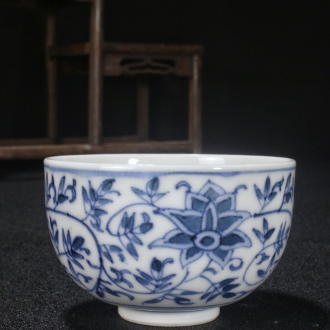 古玩陶瓷晚清民國·青花纏枝寶蓮紋茶杯拍賣,當前價格2000元