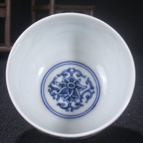 古玩陶瓷晚清民國·青花纏枝寶蓮紋茶杯拍賣,當前價格2000元