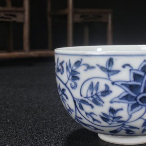 古玩陶瓷晚清民國·青花纏枝寶蓮紋茶杯拍賣,當前價格2000元