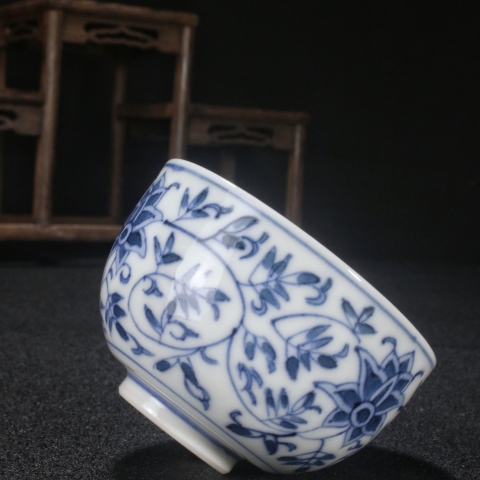 古玩陶瓷晚清民國·青花纏枝寶蓮紋茶杯拍賣,當前價格2000元