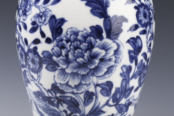 古玩陶瓷青花洞石花卉紋雞腿瓶拍賣，當(dāng)前價(jià)格3400元