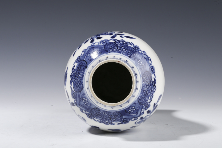 古玩陶瓷青花洞石花卉紋雞腿瓶拍賣，當(dāng)前價(jià)格3400元