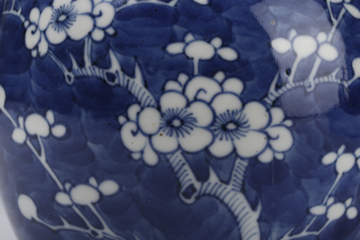 古玩陶瓷清光緒·青花留白冰梅紋罐拍賣，當前價格1800元