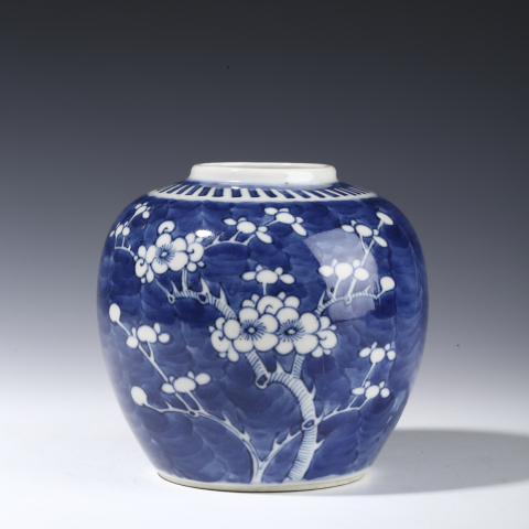 古玩陶瓷清光緒·青花留白冰梅紋罐拍賣，當前價格1800元