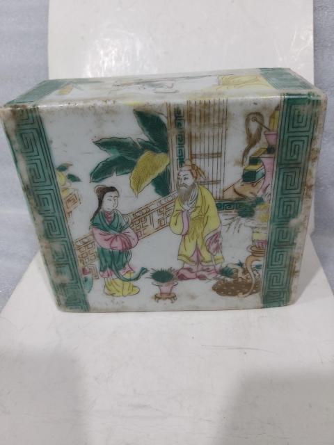 古玩陶瓷民國(guó)粉彩美女圖脈診拍賣，當(dāng)前價(jià)格600元