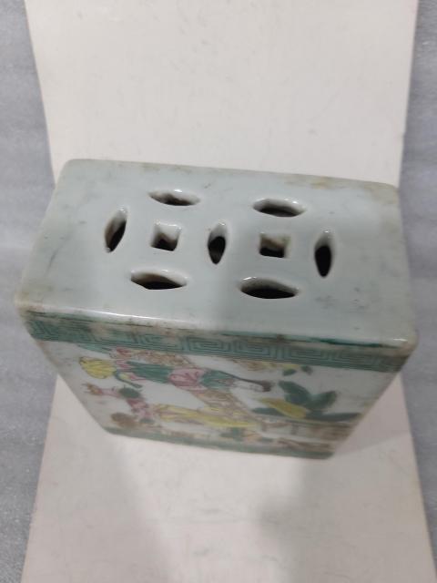 古玩陶瓷民國(guó)粉彩美女圖脈診拍賣，當(dāng)前價(jià)格600元