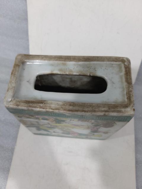 古玩陶瓷民國(guó)粉彩美女圖脈診拍賣，當(dāng)前價(jià)格600元