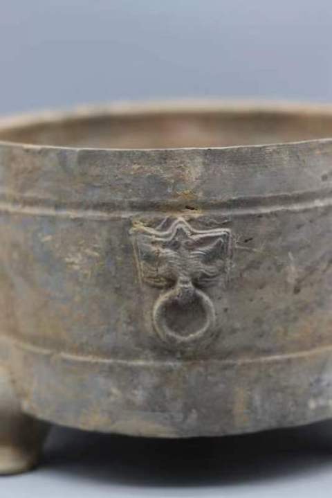 古玩陶瓷漢代三鋪首銜環弦紋三足奩（三鋪首銜環）拍賣，當前價格3500元