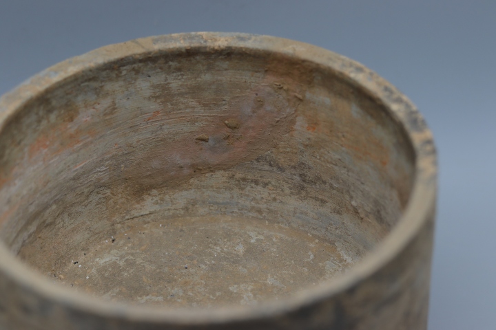 古玩陶瓷漢代三鋪首銜環弦紋三足奩（三鋪首銜環）拍賣，當前價格3500元