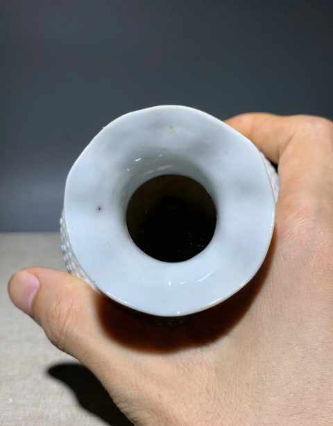 古玩陶瓷（民國）通透漂亮白釉珍珠地綠彩竹葉詩紋花口瓶拍賣，當前價格1888元