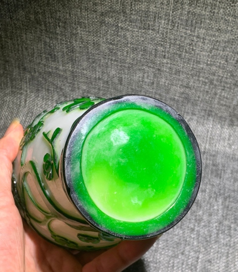 古玩陶瓷【望月樓】晚清料器套色刻花卉觀音瓶拍賣，當前價格4800元