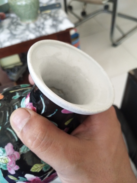 古玩陶瓷墨地粉彩開窗花卉瓶拍賣,當前價格1300元