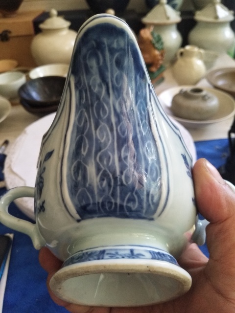 古玩陶瓷清乾隆洞石花卉紋青花船型杯拍賣，當前價格4600元