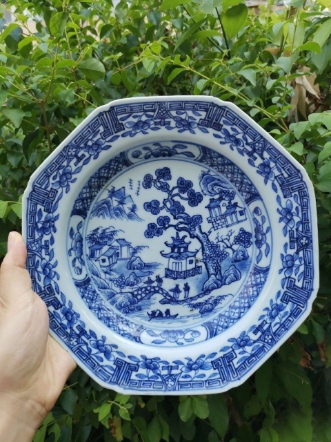 古玩陶瓷6733】清雍正~乾隆  青花山水樓閣圖八邊盤拍賣，當前價格2300元