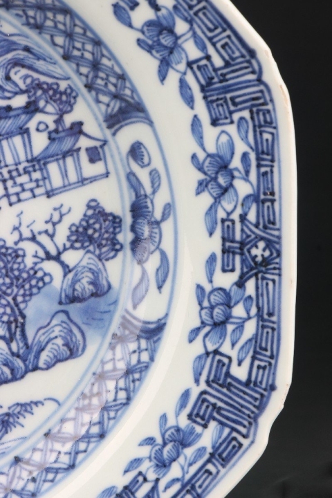 古玩陶瓷6733】清雍正~乾隆  青花山水樓閣圖八邊盤拍賣，當前價格2300元