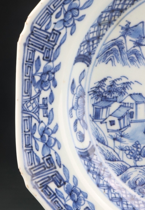 古玩陶瓷6733】清雍正~乾隆  青花山水樓閣圖八邊盤拍賣，當前價格2300元