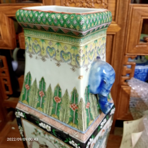 古玩陶瓷晚清雙象鼻耳花鳥紋四方彩繪瓶一對拍賣，當前價格28808元