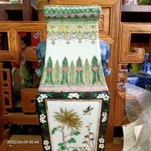 古玩陶瓷晚清雙象鼻耳花鳥紋四方彩繪瓶一對拍賣，當前價格28808元