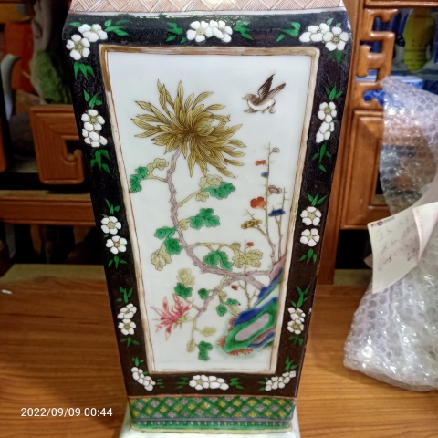 古玩陶瓷晚清雙象鼻耳花鳥紋四方彩繪瓶一對拍賣，當前價格28808元