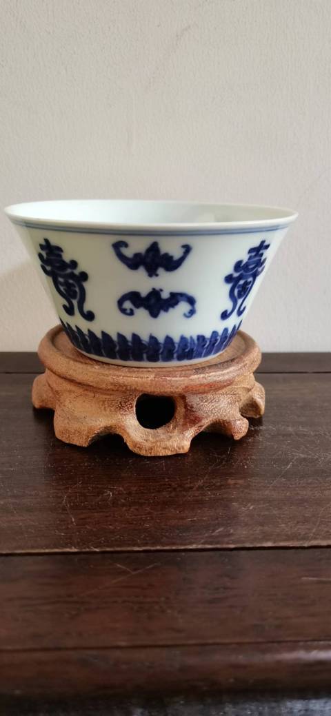 古玩陶瓷清代雍正至乾隆福壽紋青花馬蹄杯拍賣,當(dāng)前價(jià)格15000元