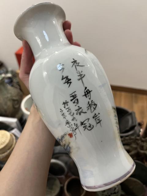 古玩陶瓷手繪山水紋觀音瓶拍賣，當(dāng)前價(jià)格399元