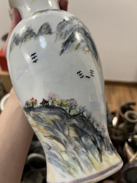 古玩陶瓷手繪山水紋觀音瓶拍賣，當(dāng)前價(jià)格399元