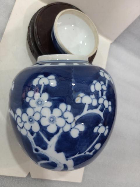 古玩陶瓷民國晚期青花留白梅紋蓋罐拍賣,當(dāng)前價格1988元