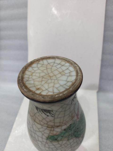 古玩陶瓷六十至八十年代仕女紋哥釉觀音瓶拍賣，當前價格780元
