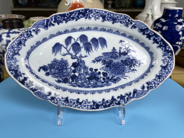 古玩陶瓷【實物保真】清乾隆青花花卉紋橢圓形花口盤拍賣，當前價格1300元