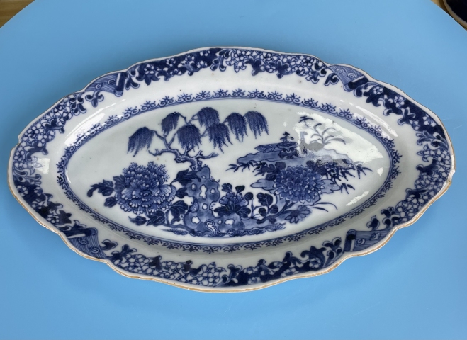 古玩陶瓷【實物保真】清乾隆青花花卉紋橢圓形花口盤拍賣，當前價格1300元