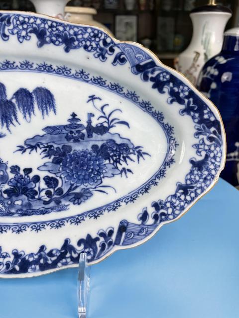 古玩陶瓷【實物保真】清乾隆青花花卉紋橢圓形花口盤拍賣，當前價格1300元