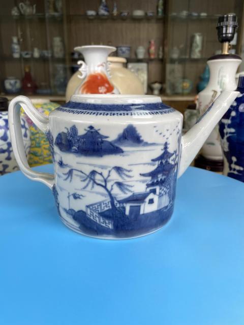 古玩陶瓷清乾隆 精品青花山水人物紋大茶壺拍賣,當前價格750元