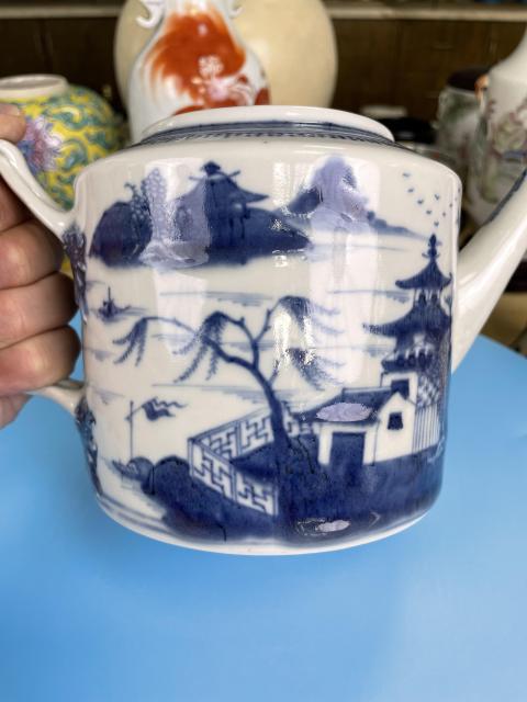 古玩陶瓷清乾隆 精品青花山水人物紋大茶壺拍賣,當前價格750元