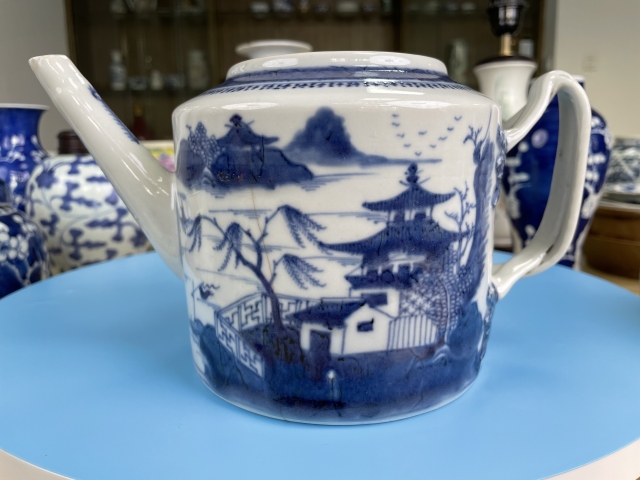 古玩陶瓷清乾隆 精品青花山水人物紋大茶壺拍賣,當前價格750元