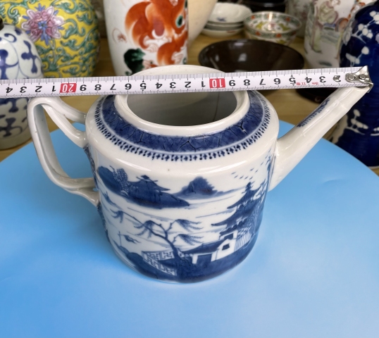 古玩陶瓷清乾隆 精品青花山水人物紋大茶壺拍賣,當前價格750元
