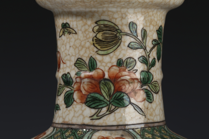 古玩陶瓷晚清·哥釉五彩四季花卉紋棒槌瓶拍賣，當前價格6600元